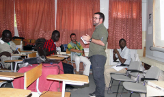 Daniel Castillo dando una charla